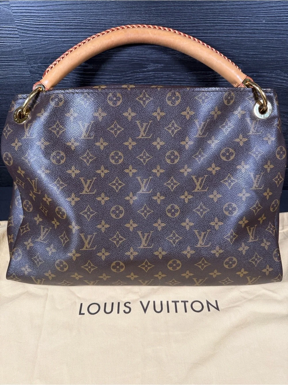 ✨ 100% Authentic Louis Vuitton Artsy MM Monogram ✨